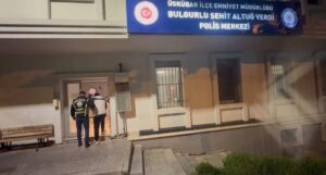 uskudarda-araca-saldiran-surucu-180-bin-lira-ceza-aldi-ehliyetine-60-gun-el-konuldu-pO5qdMHu